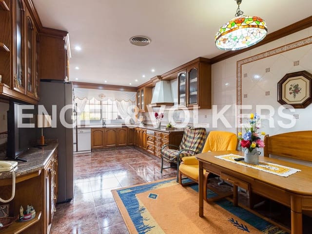5 bedroom Villa for sale in Aldaia with garage - € 890,000 (Ref: 8239266)