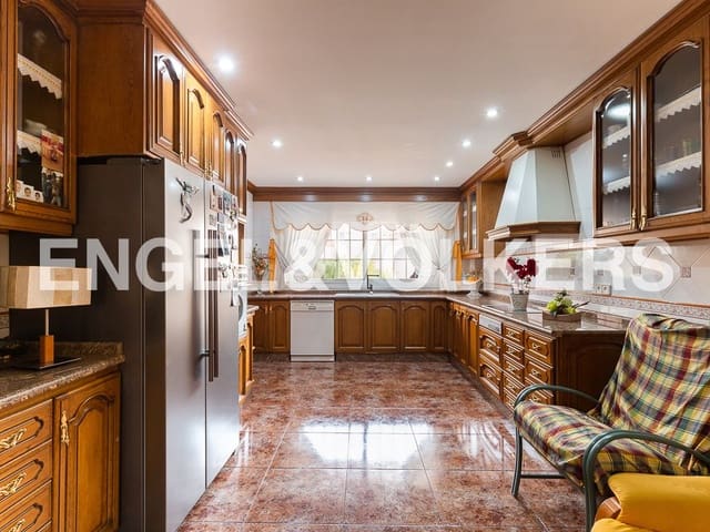 5 bedroom Villa for sale in Aldaia with garage - € 890,000 (Ref: 8239266)