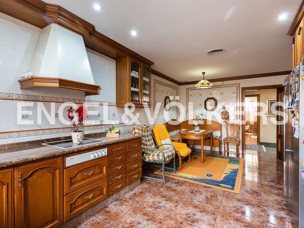 5 bedroom Villa for sale in Aldaia with garage - € 890,000 (Ref: 8239266)