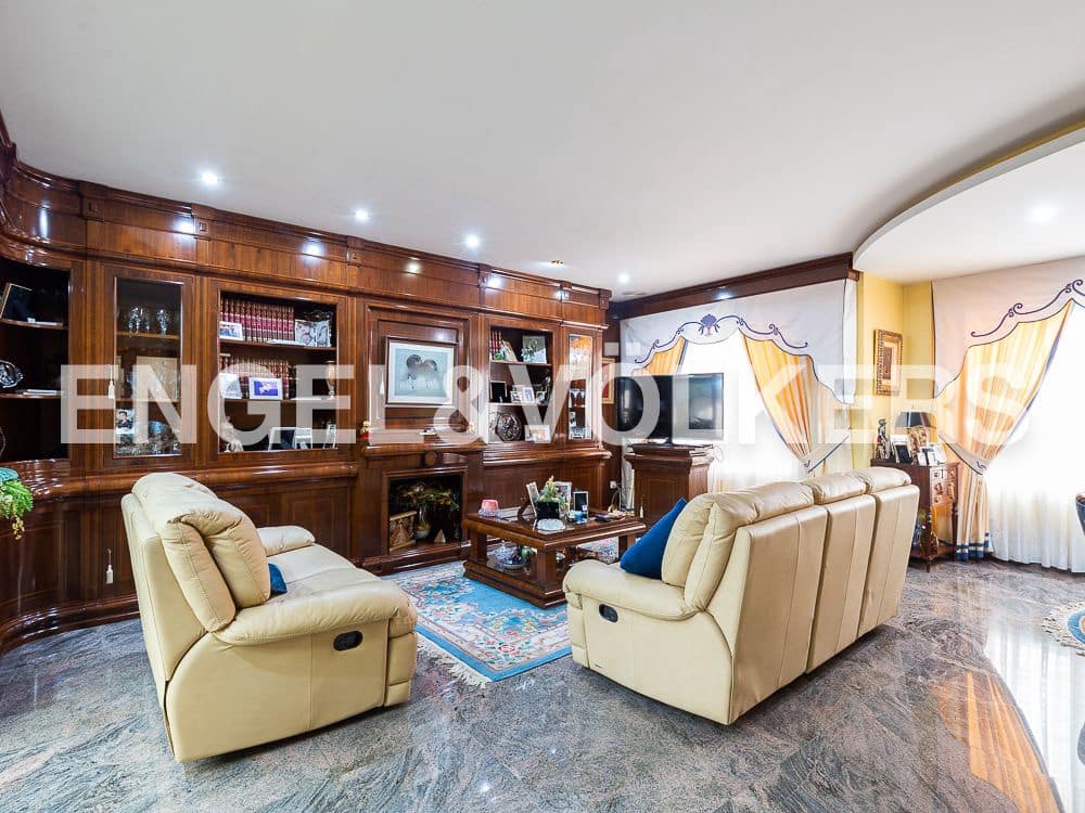 5 bedroom Villa for sale in Aldaia with garage - € 890,000 (Ref: 8239266)