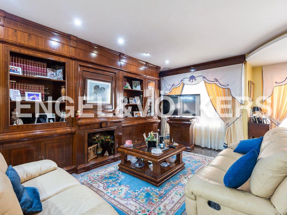 5 bedroom Villa for sale in Aldaia with garage - € 890,000 (Ref: 8239266)