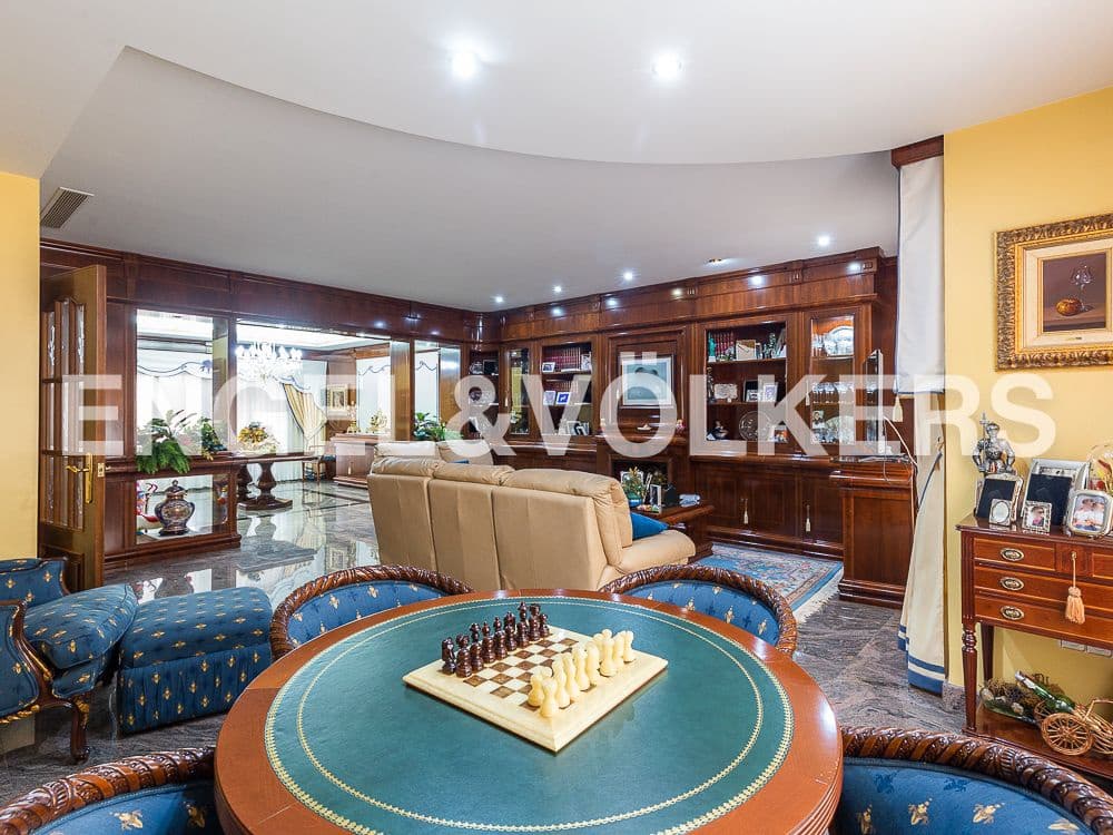 5 bedroom Villa for sale in Aldaia with garage - € 890,000 (Ref: 8239266)