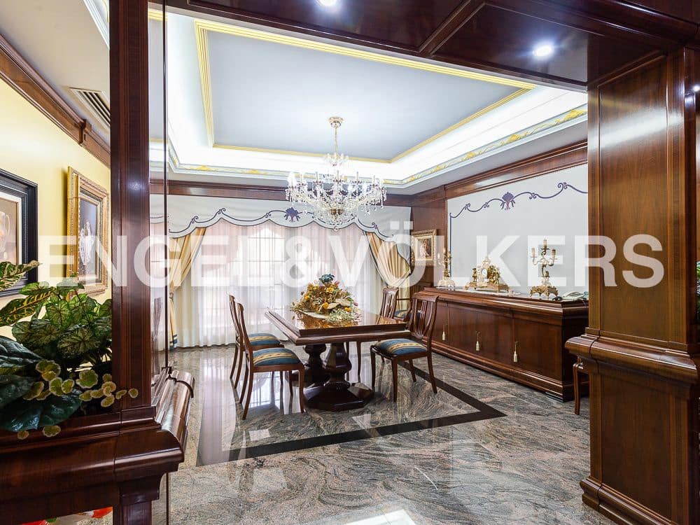 5 bedroom Villa for sale in Aldaia with garage - € 890,000 (Ref: 8239266)