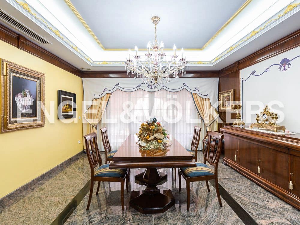 5 bedroom Villa for sale in Aldaia with garage - € 890,000 (Ref: 8239266)