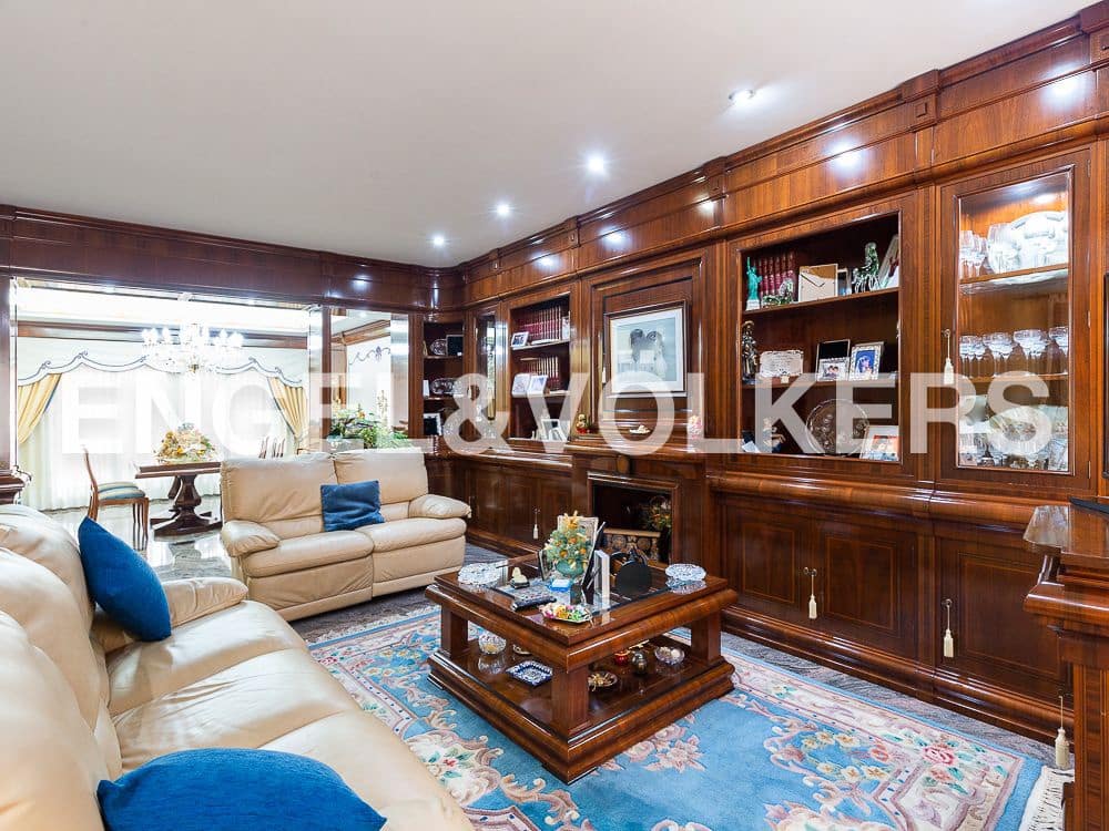 5 bedroom Villa for sale in Aldaia with garage - € 890,000 (Ref: 8239266)
