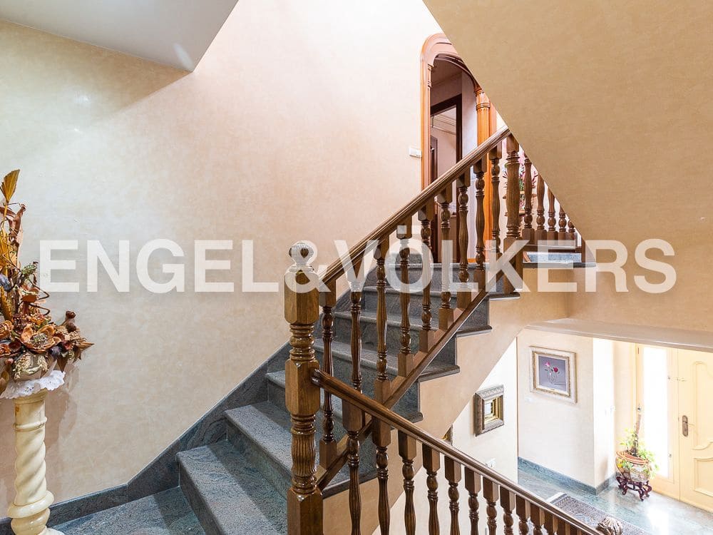 5 bedroom Villa for sale in Aldaia with garage - € 890,000 (Ref: 8239266)