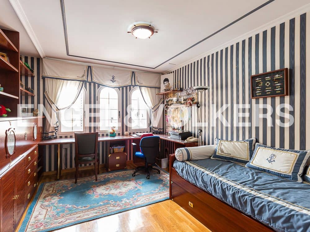 5 bedroom Villa for sale in Aldaia with garage - € 890,000 (Ref: 8239266)