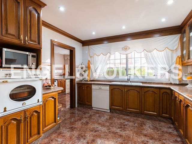 5 bedroom Villa for sale in Aldaia with garage - € 890,000 (Ref: 8239266)