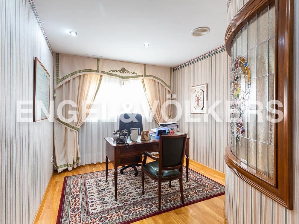 5 bedroom Villa for sale in Aldaia with garage - € 890,000 (Ref: 8239266)