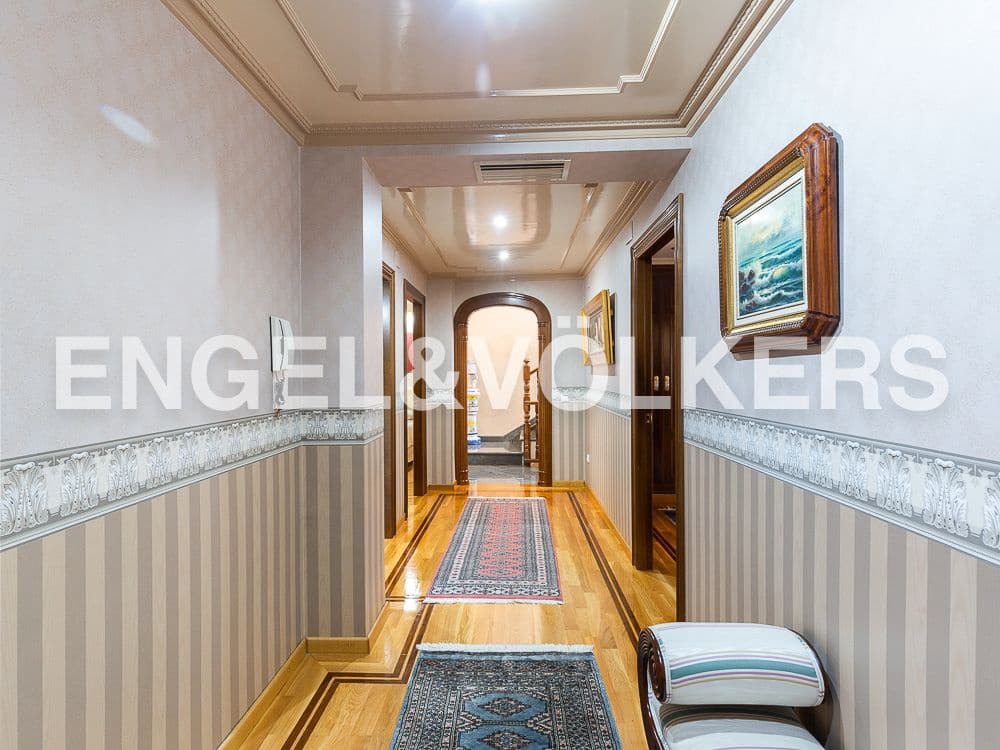 5 bedroom Villa for sale in Aldaia with garage - € 890,000 (Ref: 8239266)