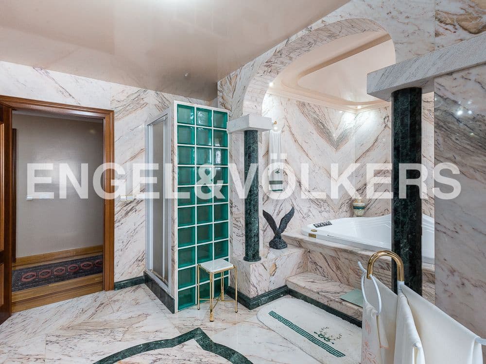 5 bedroom Villa for sale in Aldaia with garage - € 890,000 (Ref: 8239266)