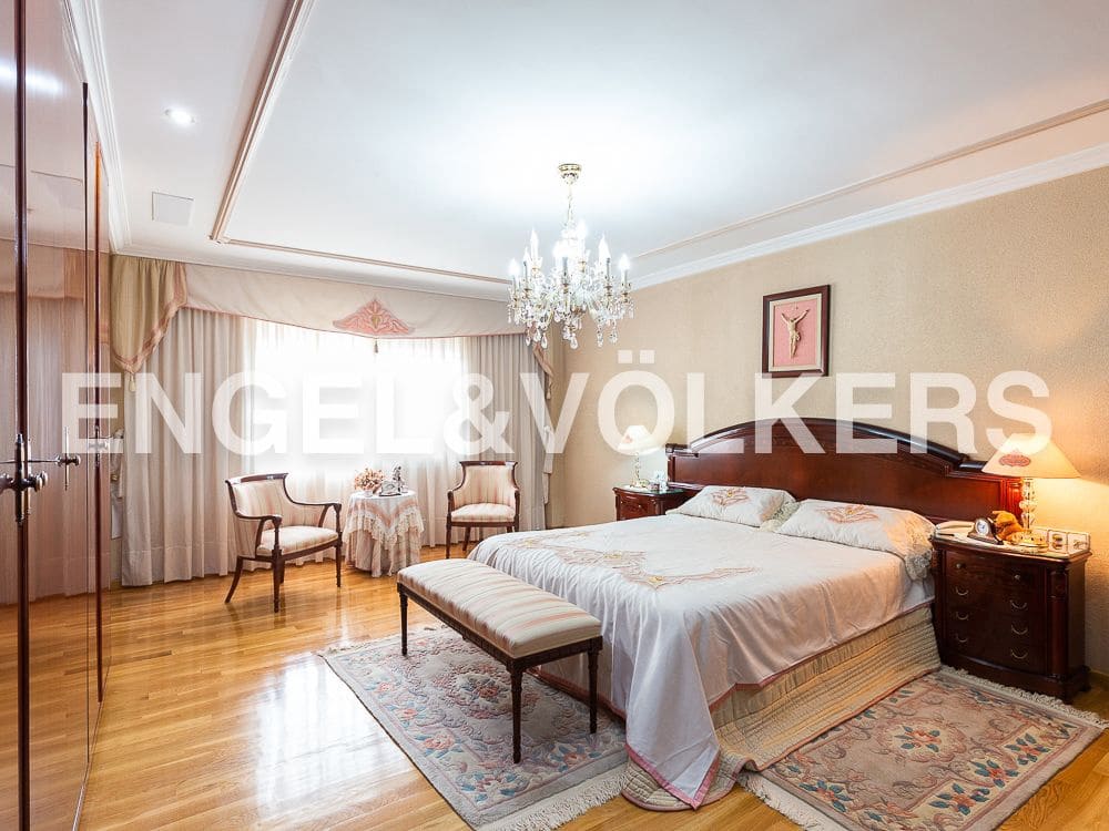 5 bedroom Villa for sale in Aldaia with garage - € 890,000 (Ref: 8239266)