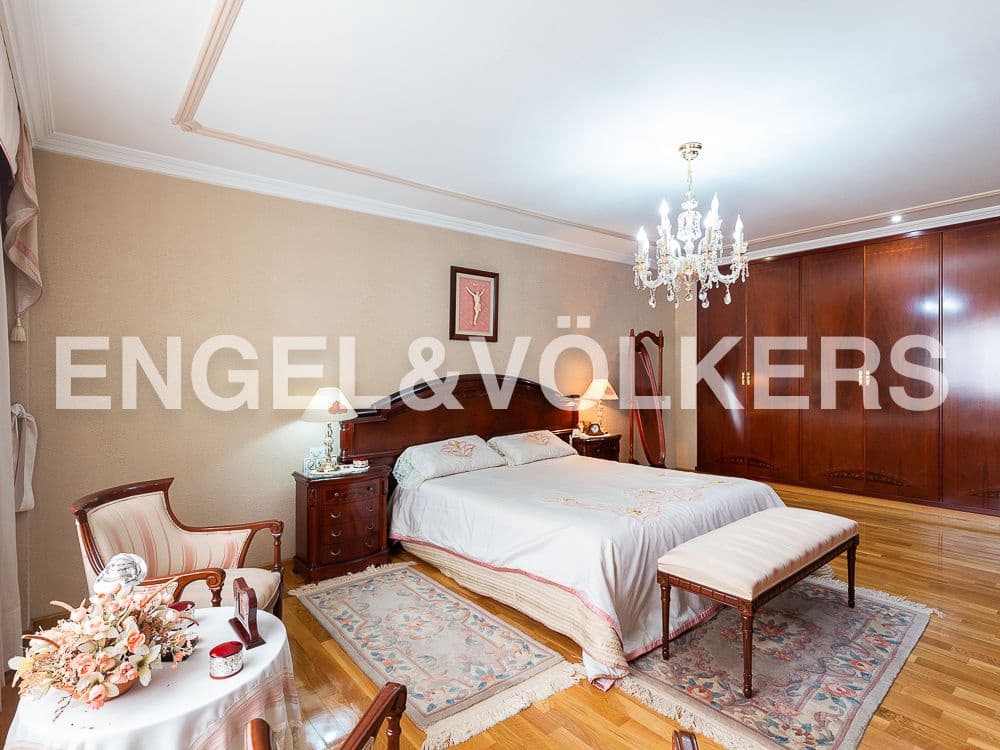 5 bedroom Villa for sale in Aldaia with garage - € 890,000 (Ref: 8239266)