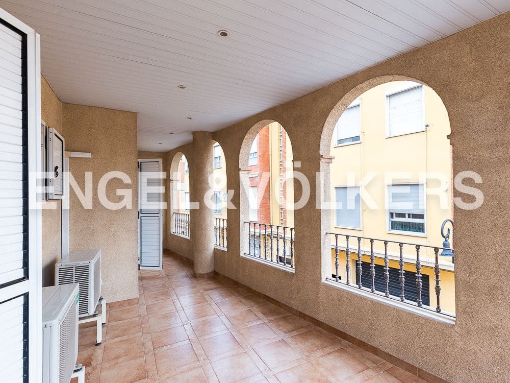 5 bedroom Villa for sale in Aldaia with garage - € 890,000 (Ref: 8239266)