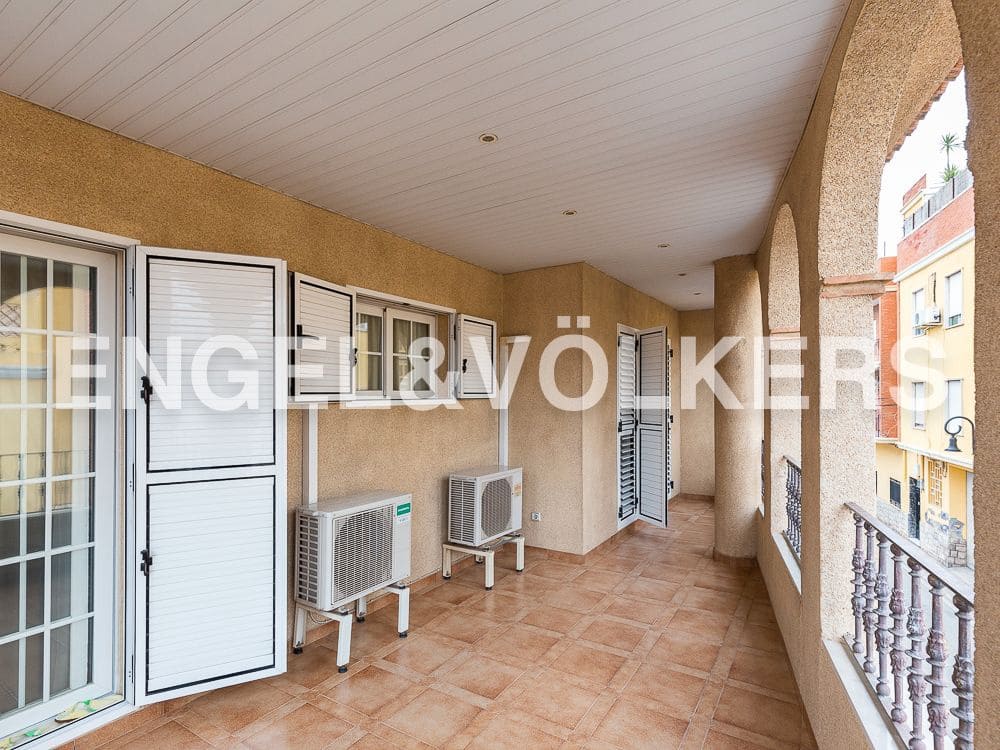 5 bedroom Villa for sale in Aldaia with garage - € 890,000 (Ref: 8239266)