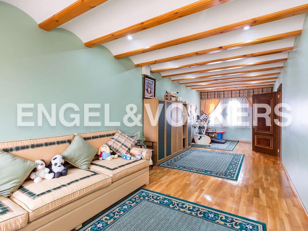 5 bedroom Villa for sale in Aldaia with garage - € 890,000 (Ref: 8239266)