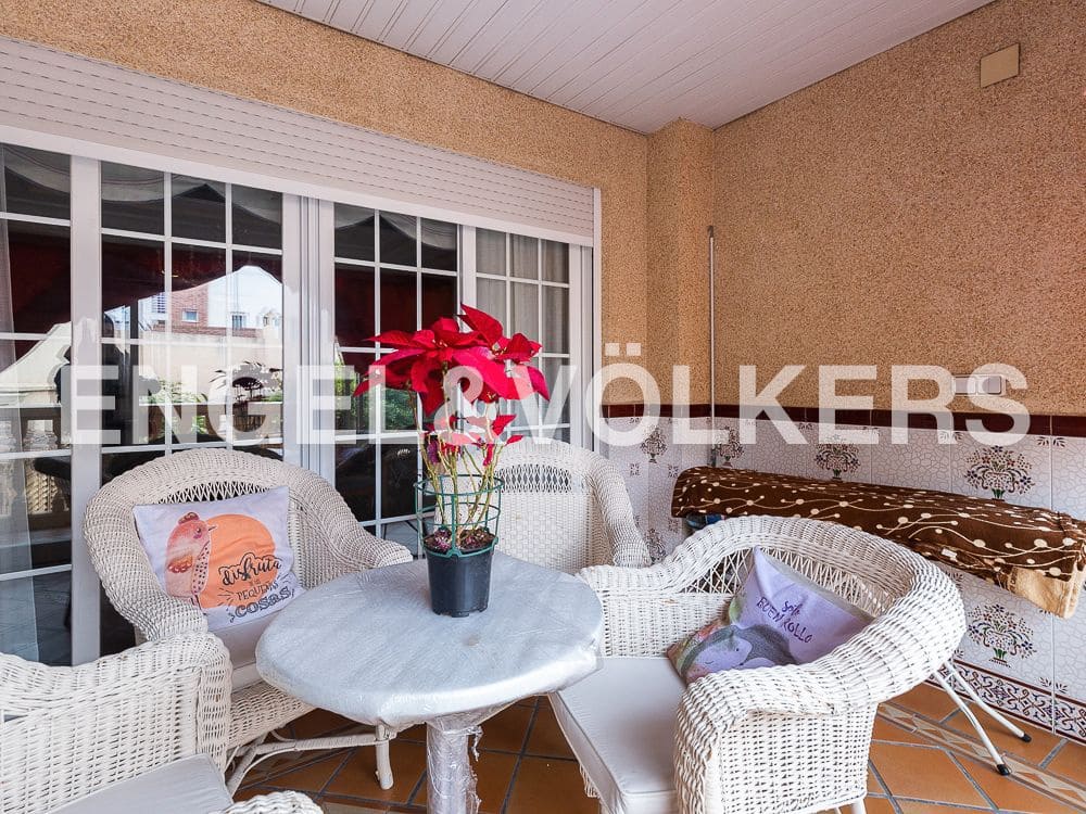 5 bedroom Villa for sale in Aldaia with garage - € 890,000 (Ref: 8239266)