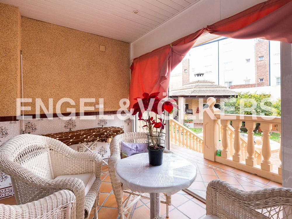 5 bedroom Villa for sale in Aldaia with garage - € 890,000 (Ref: 8239266)