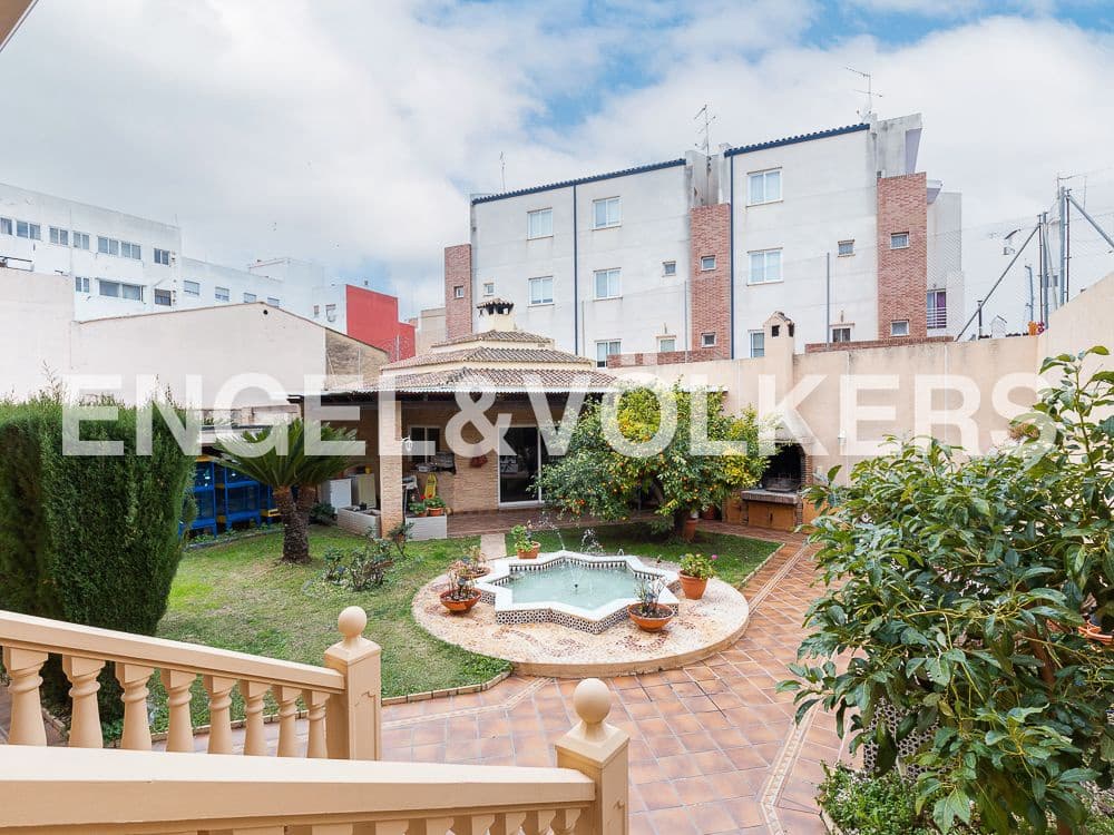 5 bedroom Villa for sale in Aldaia with garage - € 890,000 (Ref: 8239266)