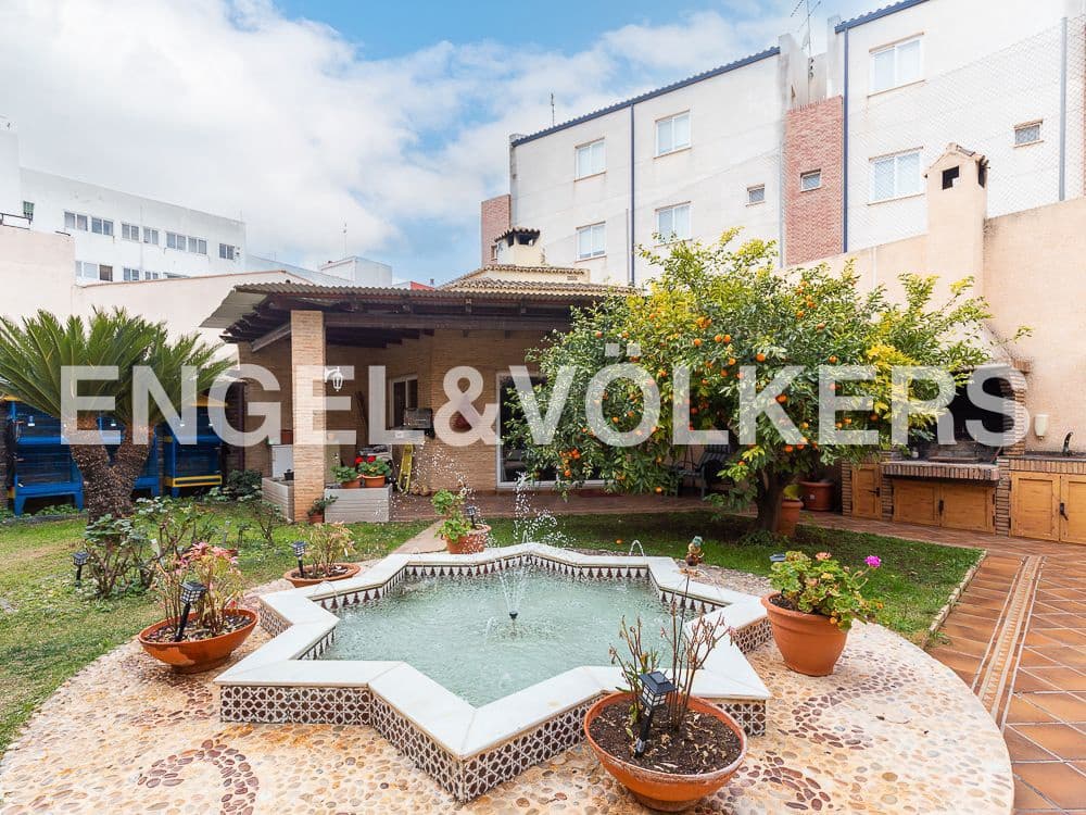 5 bedroom Villa for sale in Aldaia with garage - € 890,000 (Ref: 8239266)