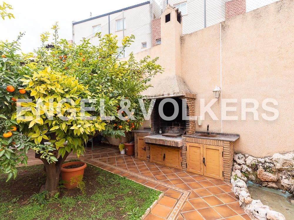 5 bedroom Villa for sale in Aldaia with garage - € 890,000 (Ref: 8239266)