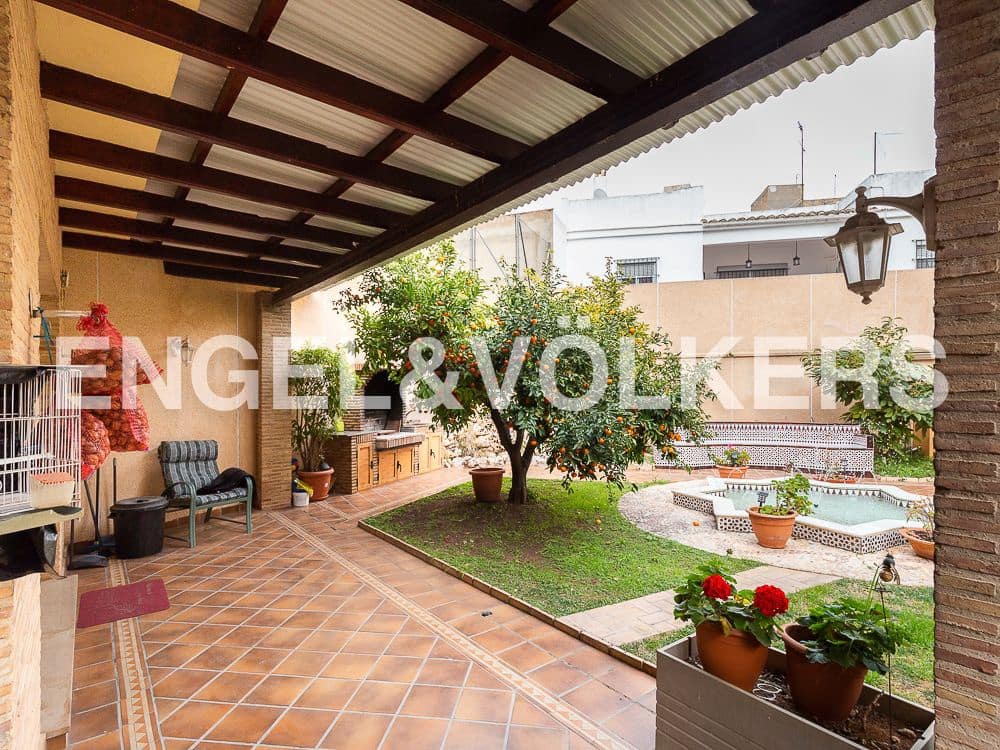 5 bedroom Villa for sale in Aldaia with garage - € 890,000 (Ref: 8239266)
