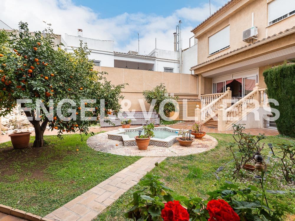 5 bedroom Villa for sale in Aldaia with garage - € 890,000 (Ref: 8239266)