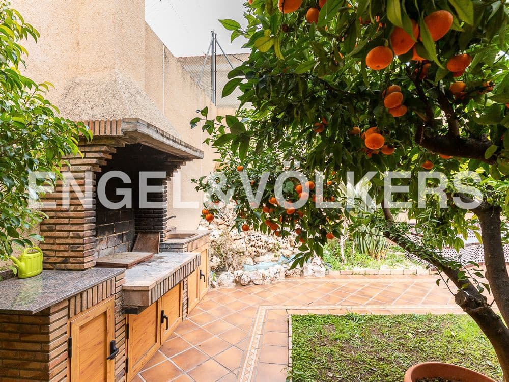 5 bedroom Villa for sale in Aldaia with garage - € 890,000 (Ref: 8239266)