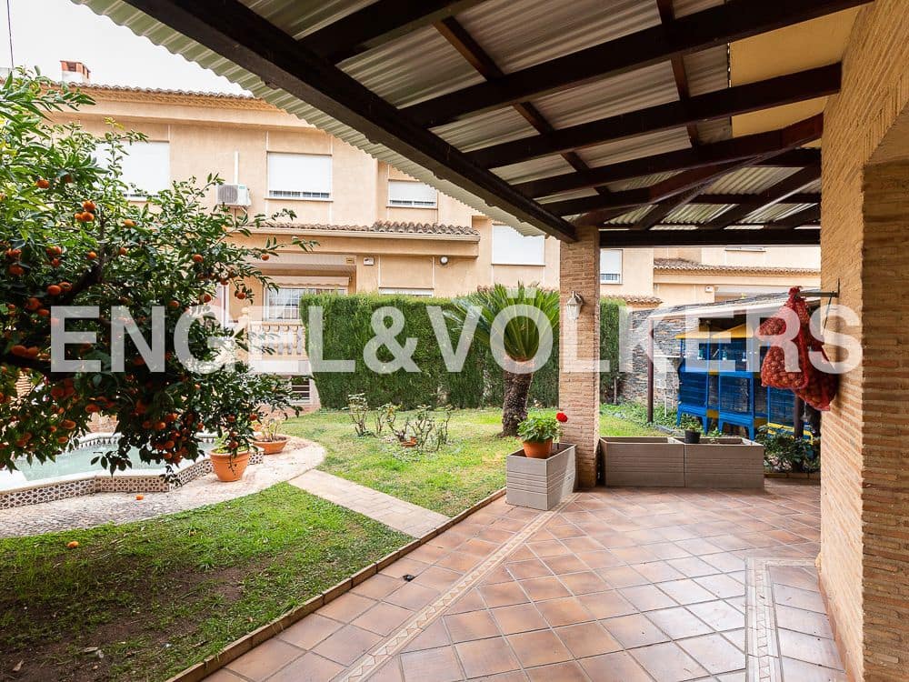 5 bedroom Villa for sale in Aldaia with garage - € 890,000 (Ref: 8239266)