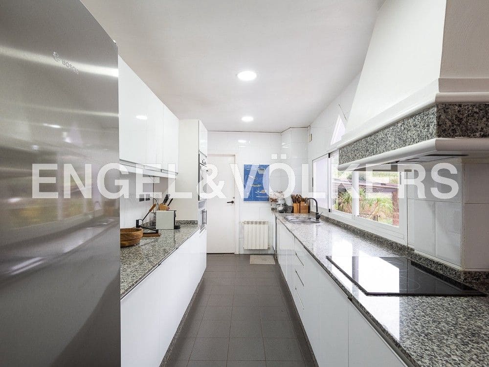 4 bedroom Finca/Country House for sale in Castello de la Plana with pool garage - € 625,000 (Ref: 8239275)