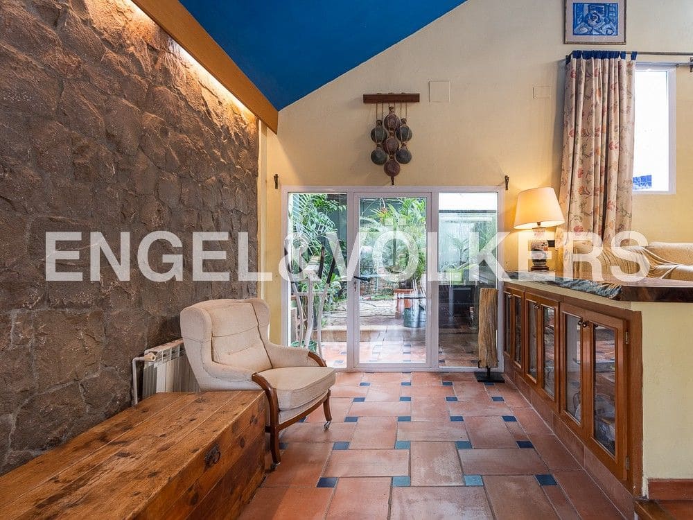 4 bedroom Finca/Country House for sale in Castello de la Plana with pool garage - € 625,000 (Ref: 8239275)