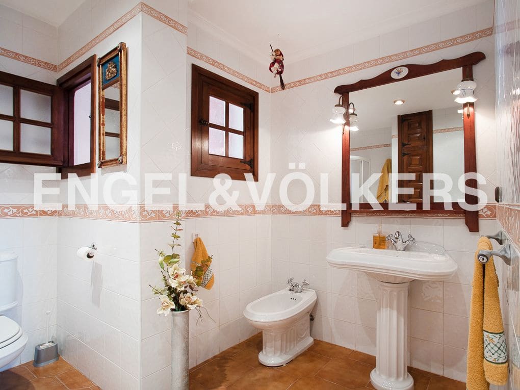 5 bedroom Villa for sale in Beniarjo with pool garage - € 699,000 (Ref: 8239276)