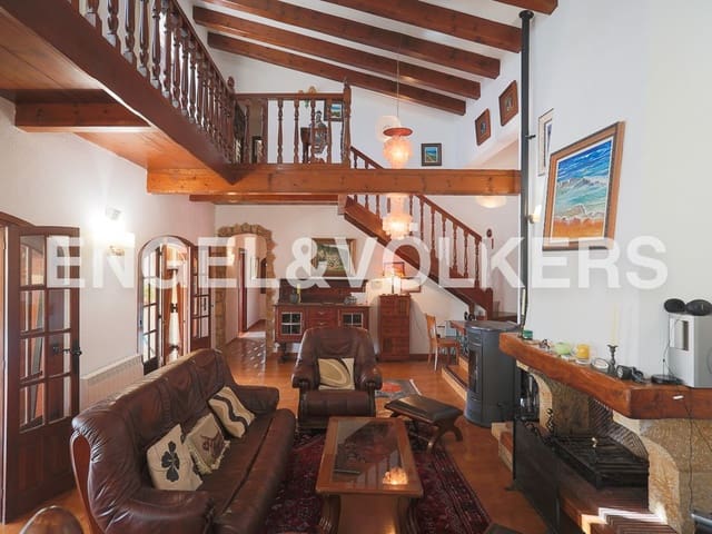 5 bedroom Villa for sale in Beniarjó with pool garage - € 699,000 (Ref: 8239276)