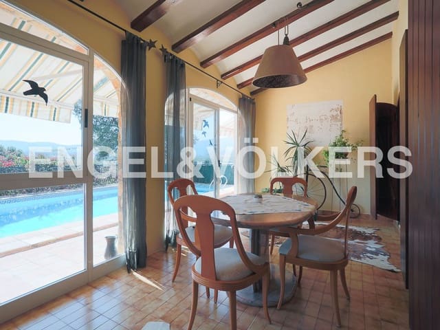 5 bedroom Villa for sale in Beniarjó with pool garage - € 699,000 (Ref: 8239276)