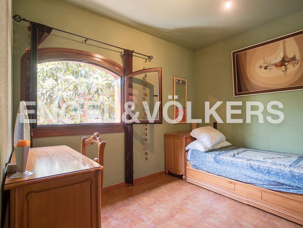 5 bedroom Villa for sale in Beniarjo with pool garage - € 699,000 (Ref: 8239276)