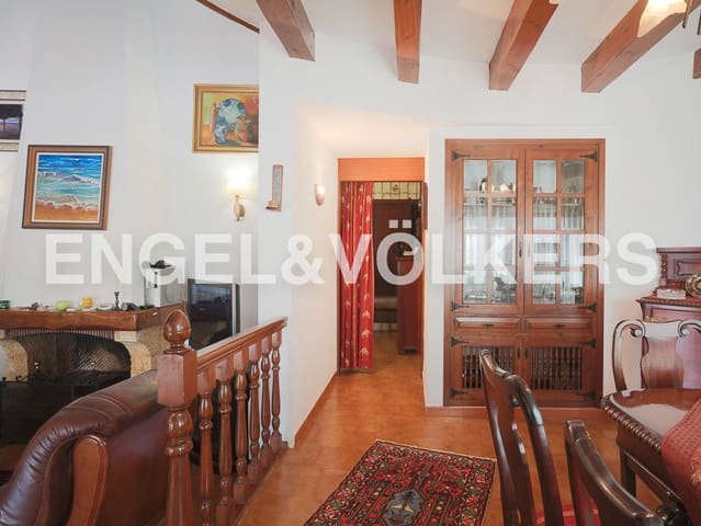 5 bedroom Villa for sale in Beniarjó with pool garage - € 699,000 (Ref: 8239276)