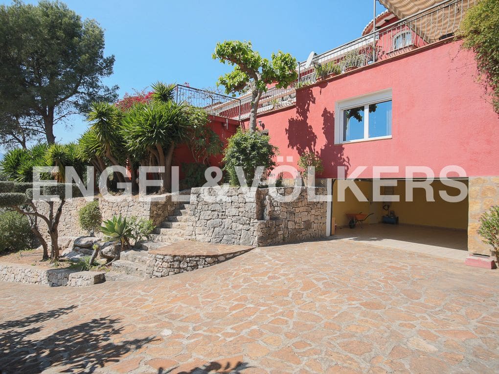 5 bedroom Villa for sale in Beniarjo with pool garage - € 699,000 (Ref: 8239276)