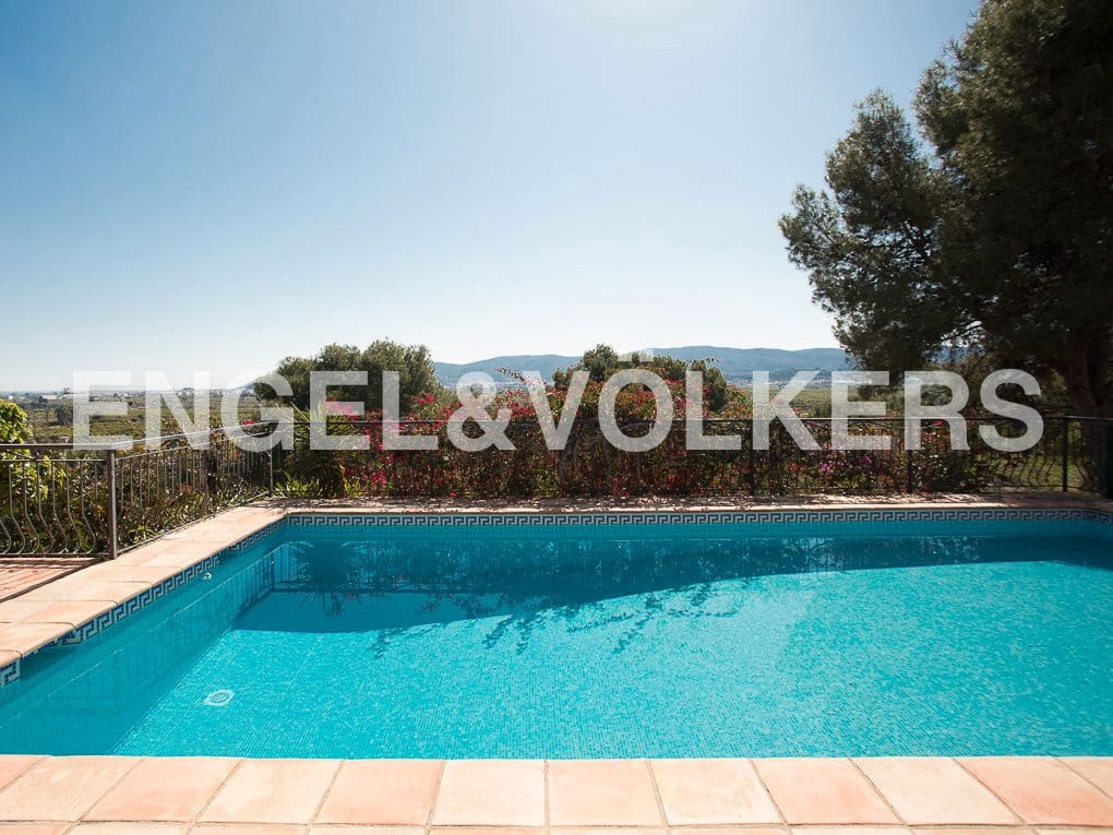 5 bedroom Villa for sale in Beniarjo with pool garage - € 699,000 (Ref: 8239276)