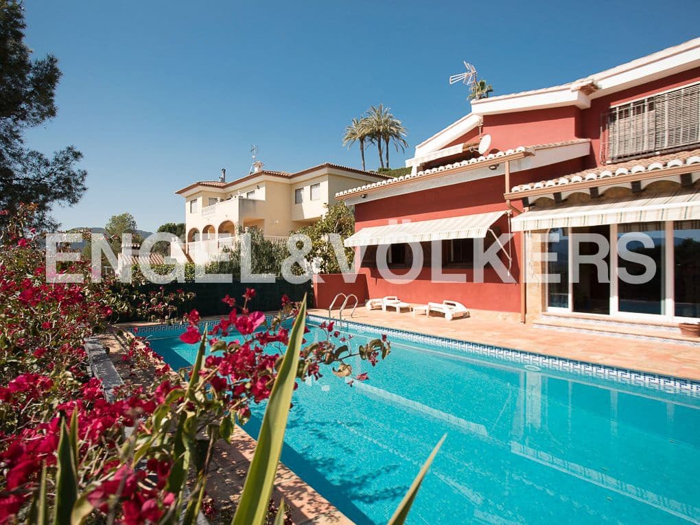 5 bedroom Villa for sale in Beniarjo with pool garage - € 699,000 (Ref: 8239276)