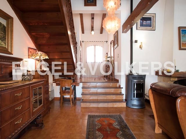 5 bedroom Villa for sale in Beniarjó with pool garage - € 699,000 (Ref: 8239276)