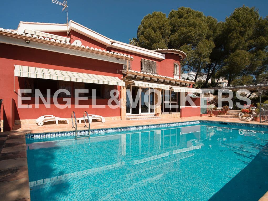 5 bedroom Villa for sale in Beniarjo with pool garage - € 699,000 (Ref: 8239276)