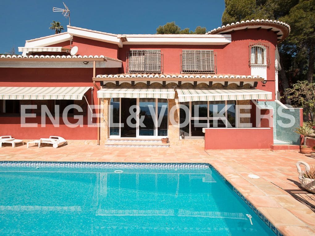 5 bedroom Villa for sale in Beniarjo with pool garage - € 699,000 (Ref: 8239276)