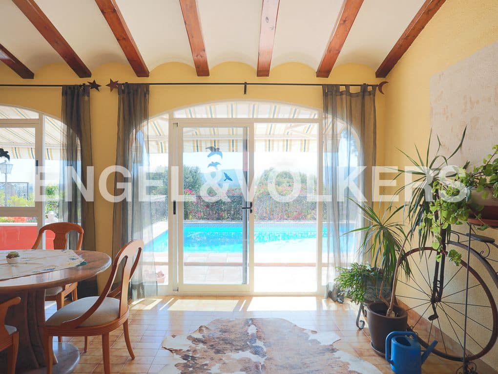 5 bedroom Villa for sale in Beniarjo with pool garage - € 699,000 (Ref: 8239276)