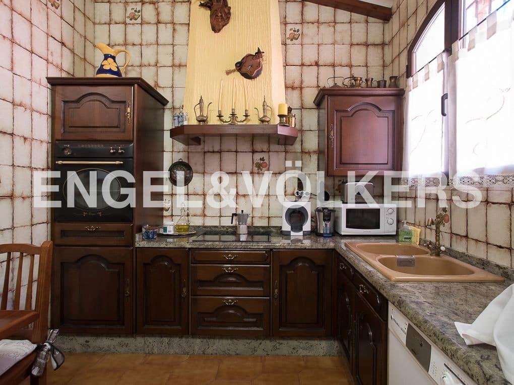 5 bedroom Villa for sale in Beniarjo with pool garage - € 699,000 (Ref: 8239276)