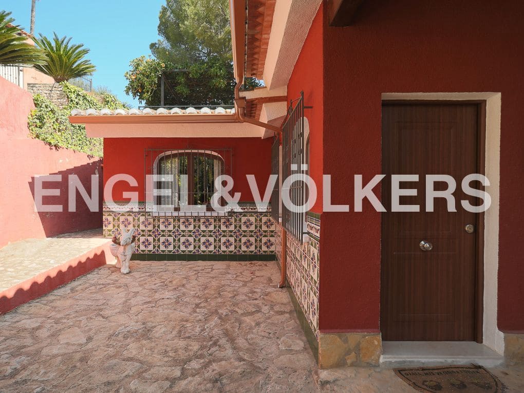 5 bedroom Villa for sale in Beniarjo with pool garage - € 699,000 (Ref: 8239276)