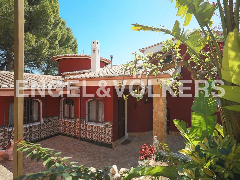 5 bedroom Villa for sale in Beniarjo with pool garage - € 699,000 (Ref: 8239276)