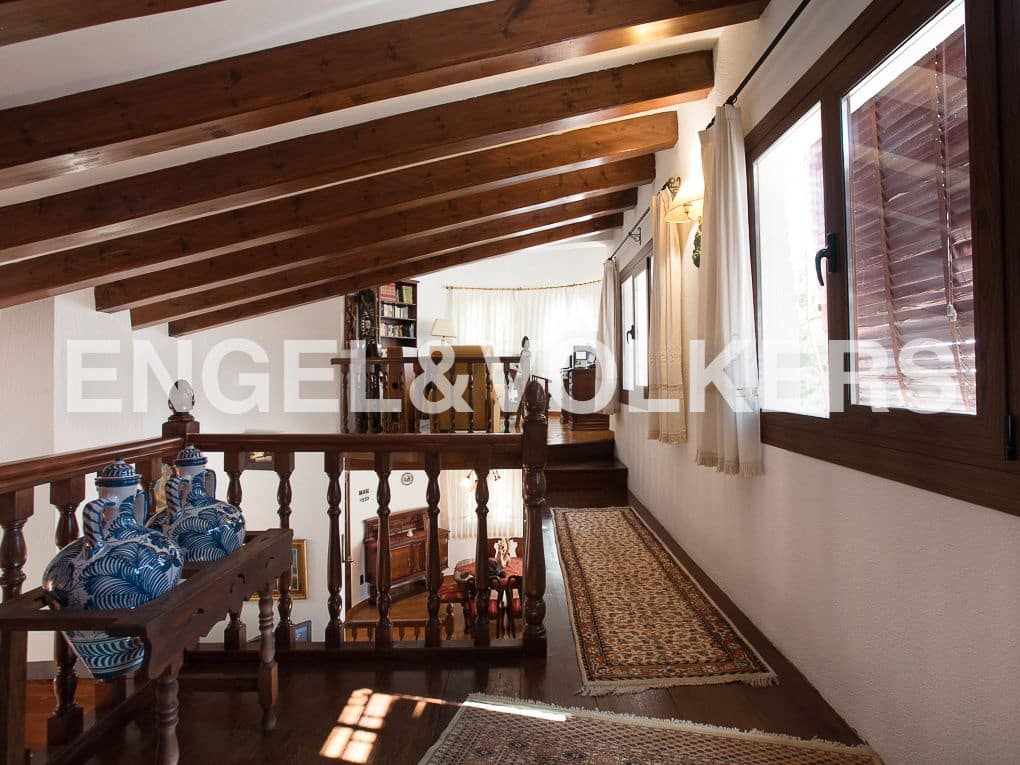5 bedroom Villa for sale in Beniarjo with pool garage - € 699,000 (Ref: 8239276)