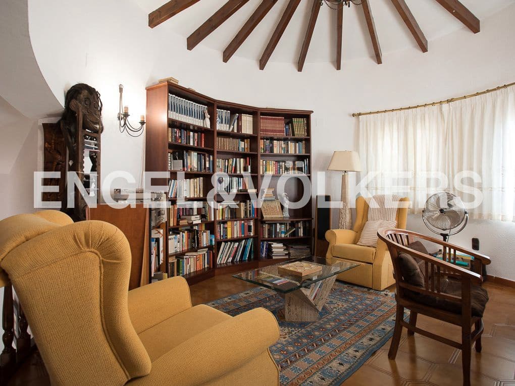 5 bedroom Villa for sale in Beniarjo with pool garage - € 699,000 (Ref: 8239276)