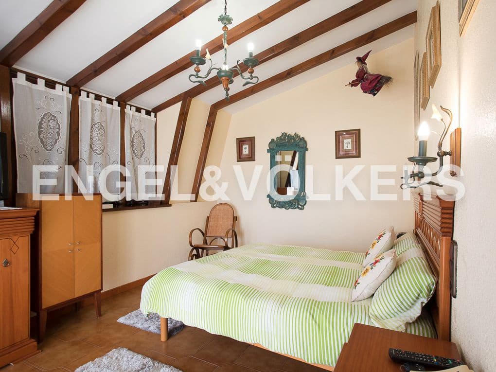 5 bedroom Villa for sale in Beniarjo with pool garage - € 699,000 (Ref: 8239276)