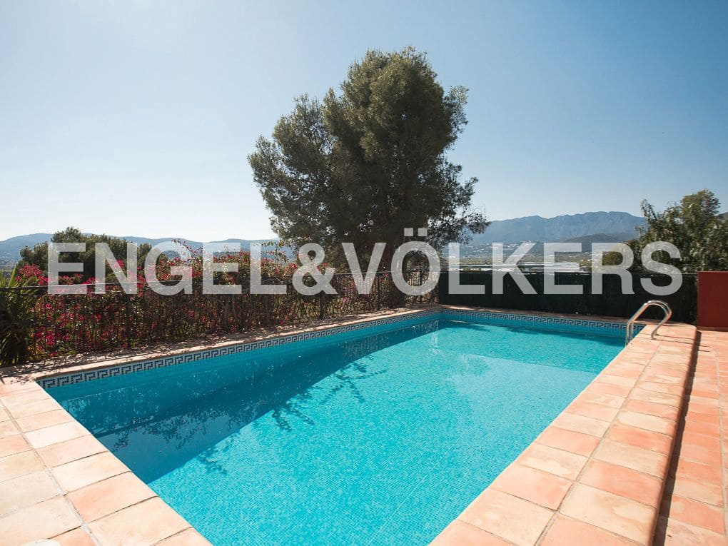 5 bedroom Villa for sale in Beniarjo with pool garage - € 699,000 (Ref: 8239276)